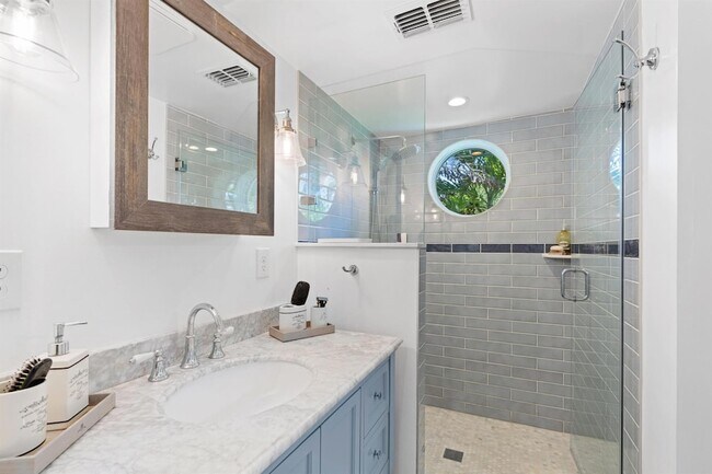 Building Photo - 430 N Ocean Breeze