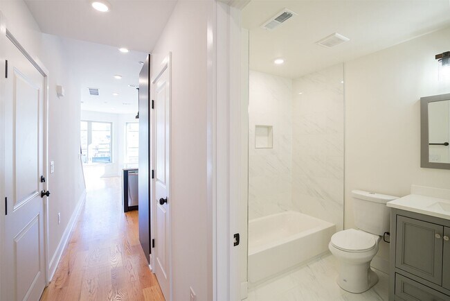 Building Photo - 2022 N 5th St