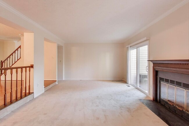 Building Photo - Ellicott City townhome for you!