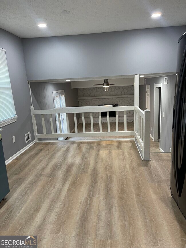 Building Photo - 235 Deerfield Dr