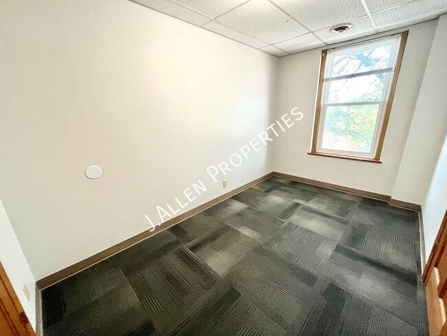 Building Photo - 507 W Norfolk Ave