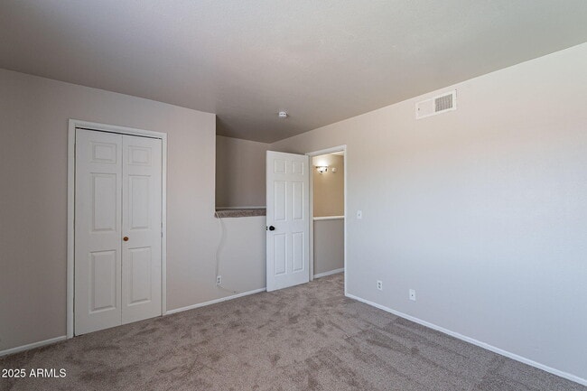 Building Photo - 1319 S Hardy Dr