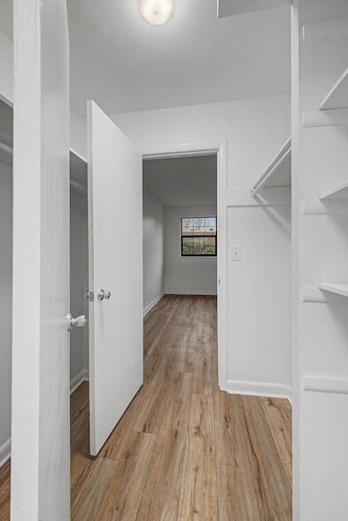 Building Photo - 420 Walton Ln