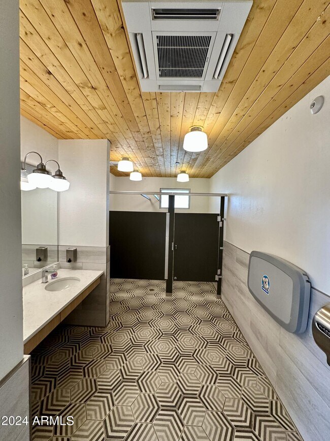 Building Photo - 4043 E Brisa Dr