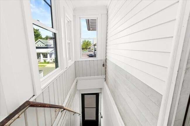 Building Photo - 480 White St