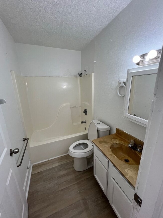 Building Photo - 2023 Delaware St