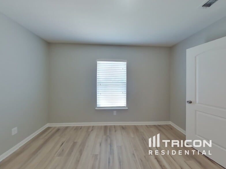 Building Photo - 2111 Juniper Dr