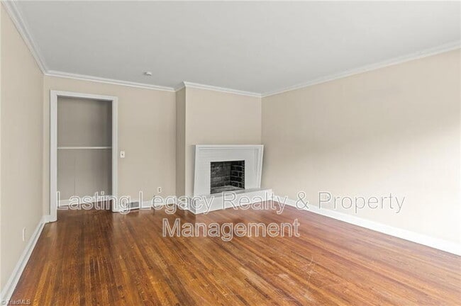 Building Photo - 1200 Lamont Dr