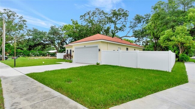 Building Photo - 306 E Clay Ave