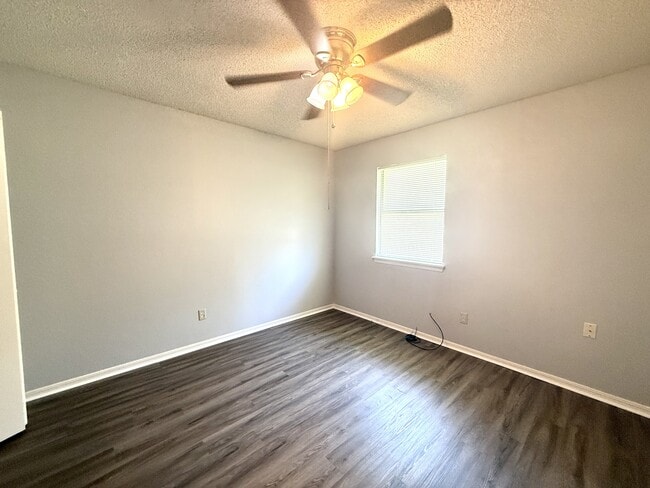 Building Photo - 2206 Shenandoah Dr