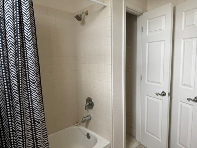Building Photo - Beautiful 3 bed home with 3 car garage in Indian Hills behind Target