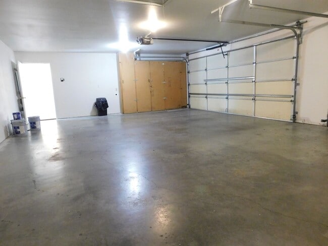 Building Photo - Recent Remodel