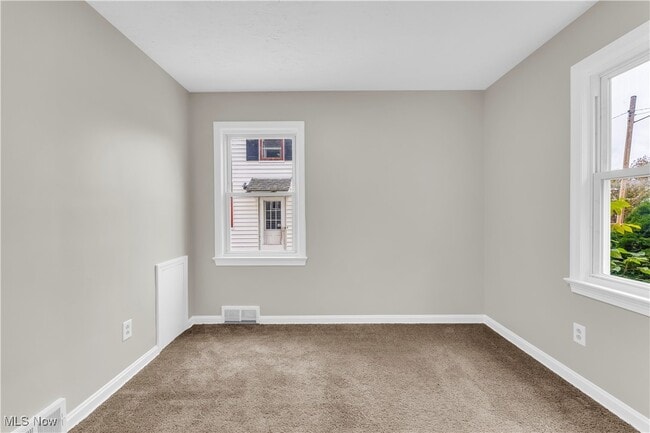 Building Photo - 20160 Beachview Dr