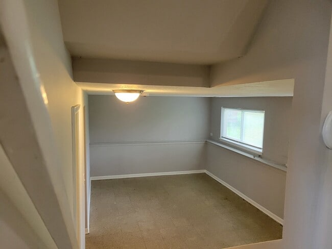 Building Photo - 906 Blackhawk Dr