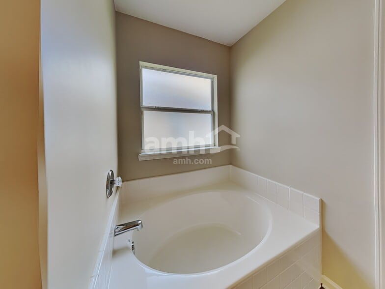 Building Photo - 6732 Gentle Oaks Dr