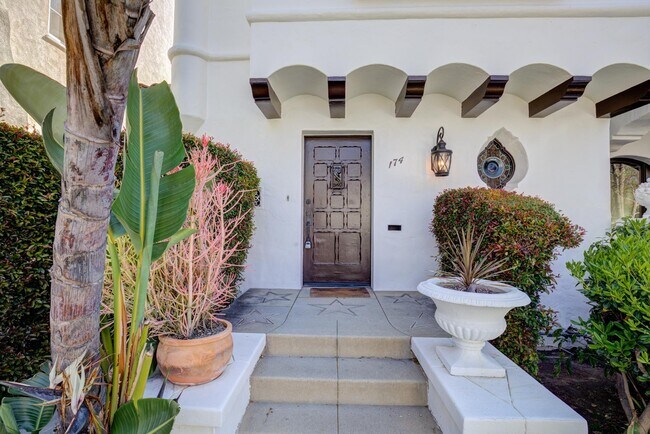 Building Photo - 176 S Orange Dr