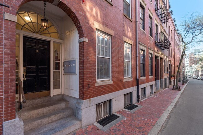 Building Photo - 62 W Cedar St