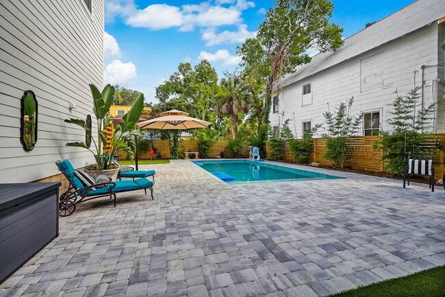 Building Photo - 20 M L King Ave