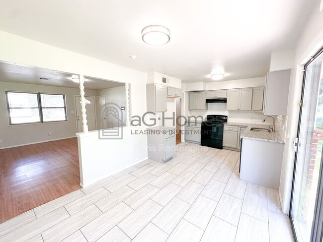 Building Photo - 4722 SE 27th St