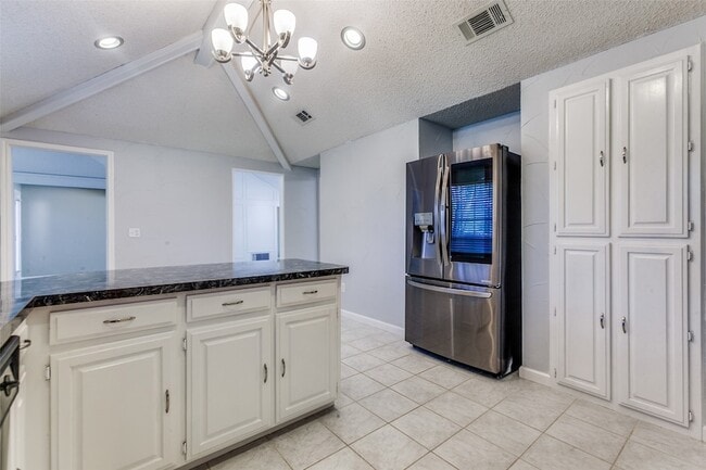 Building Photo - 4444 Hartford Dr