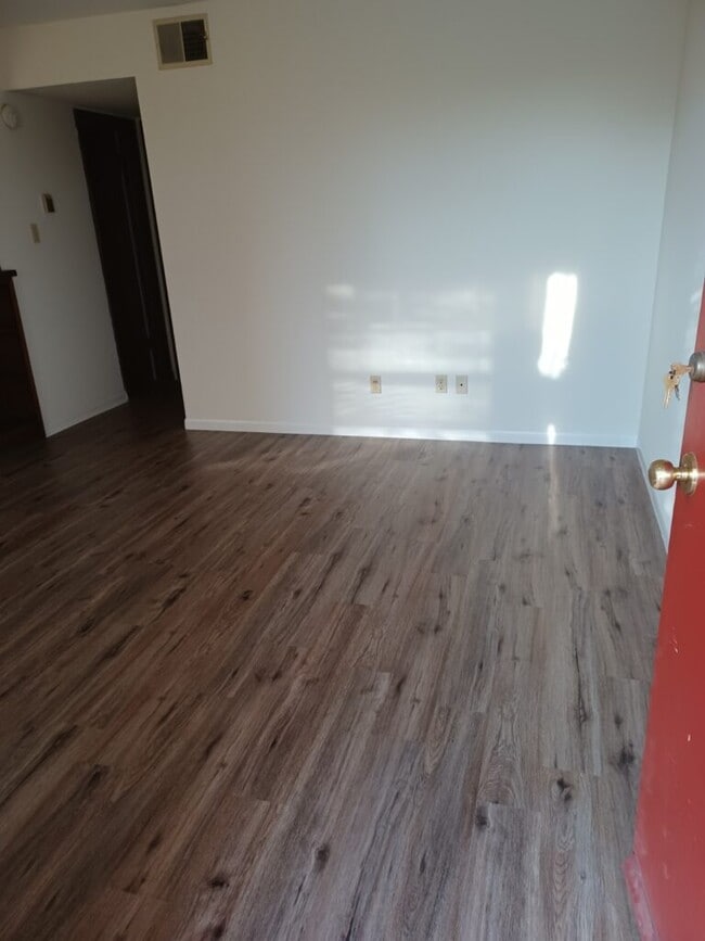 Building Photo - FAIRLAWN FLATS