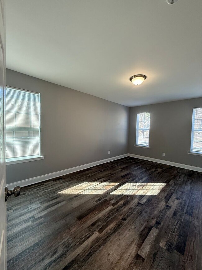 Building Photo - Shannon (Rome) Bungalow available to move in tomorrow!