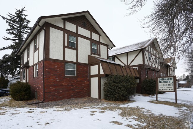 Primary Photo - Coedhause Apartments