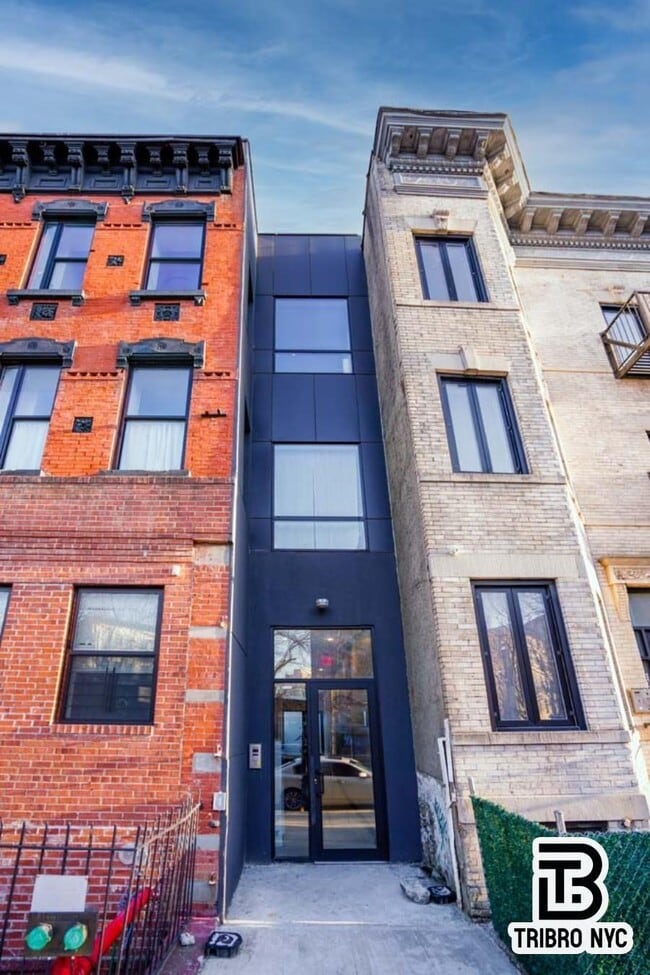 Building Photo - Putnam Avenue