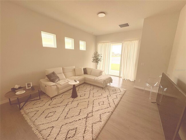 Building Photo - 3109 King Palm Dr