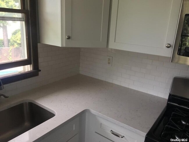 Building Photo - 15 Reed Dr