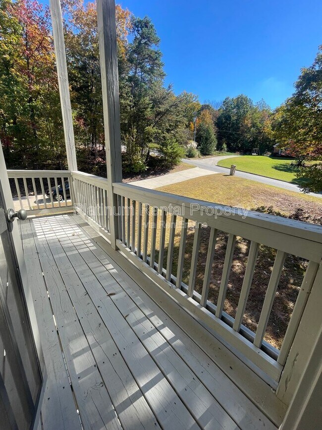 Building Photo - 1305 Smithdale Heights Dr