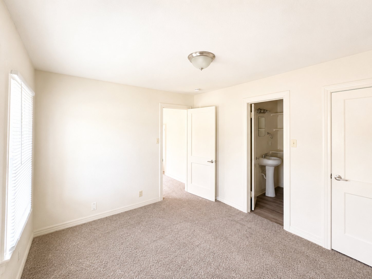 Building Photo - 300 Delmar Ct