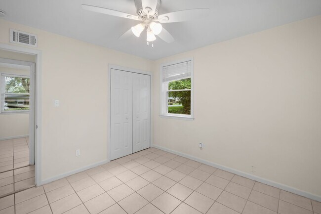 Building Photo - Southside Savannah Gem – 4BR Home in Windsor Forest with Sunroom & Patio