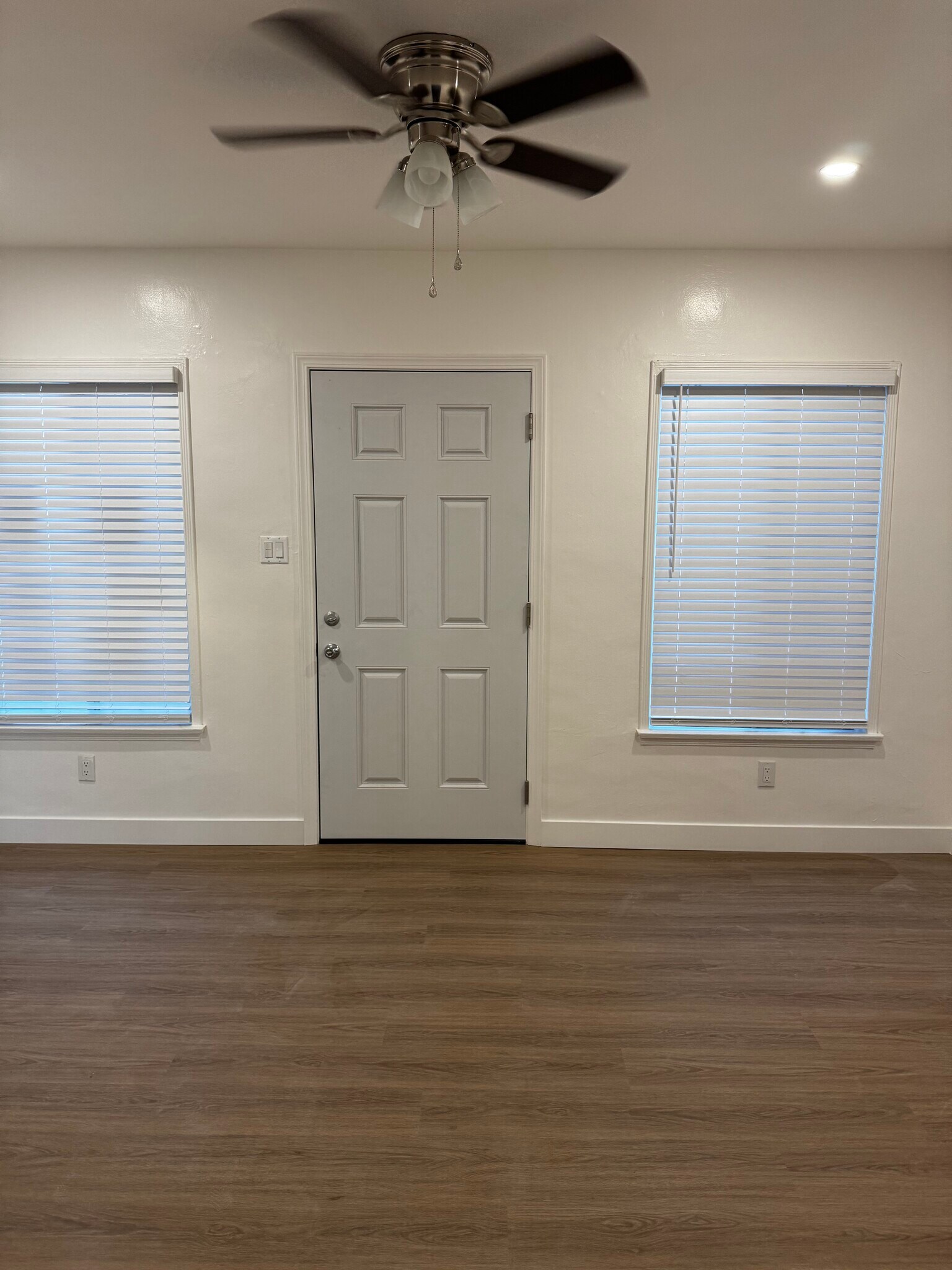 Living room - 905 Sartori Ave