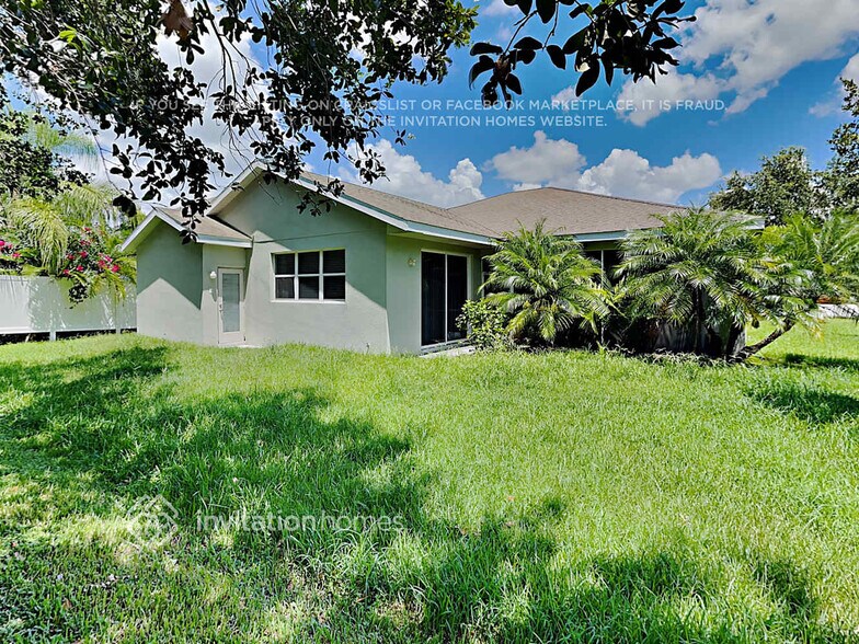 Building Photo - 12423 25th Ct E