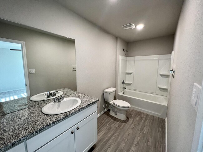 Building Photo - 2824 Rosefinch