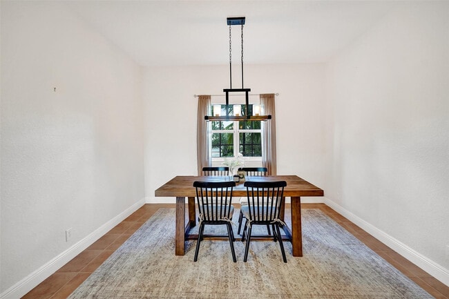 Building Photo - 228 SW 6th Ct