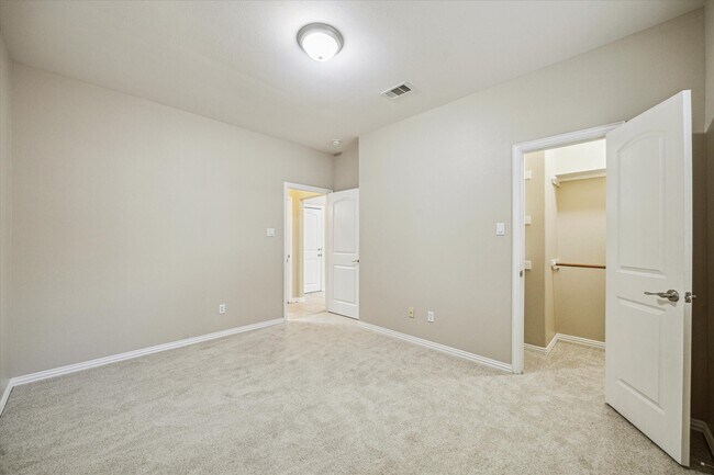 Building Photo - 5629 Dolores St