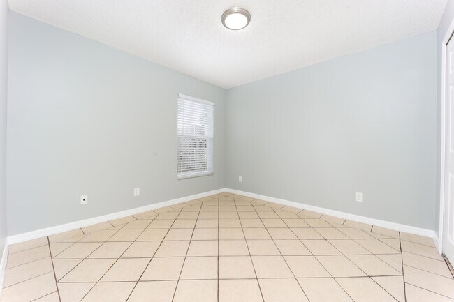 Building Photo - 2544 SW Deckard St