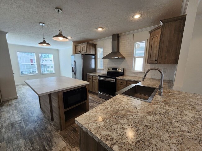 Building Photo - 521 Eland Dr
