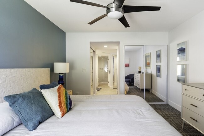 Building Photo - Serene Oasis Condo in Palm Springs (Monthly Only - No Long Term)