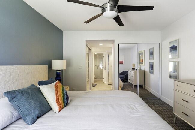 Building Photo - Serene Oasis Condo in Palm Springs