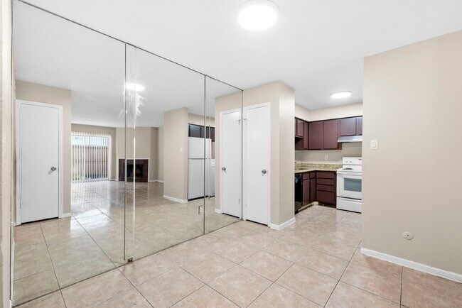 Building Photo - 9350 Country Creek St