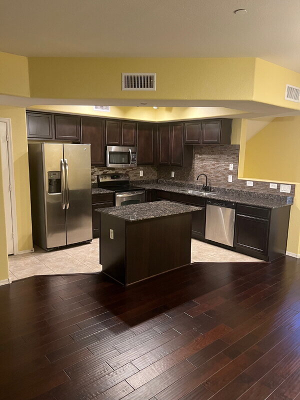 Building Photo - 900 S 94th St