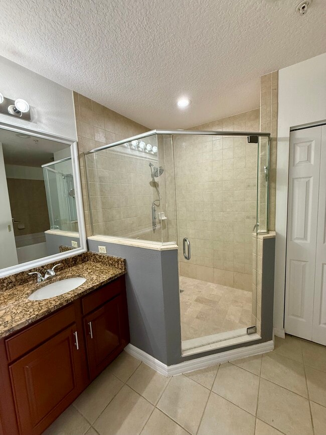 Master En-suite - 3712 Avalon Park E Blvd