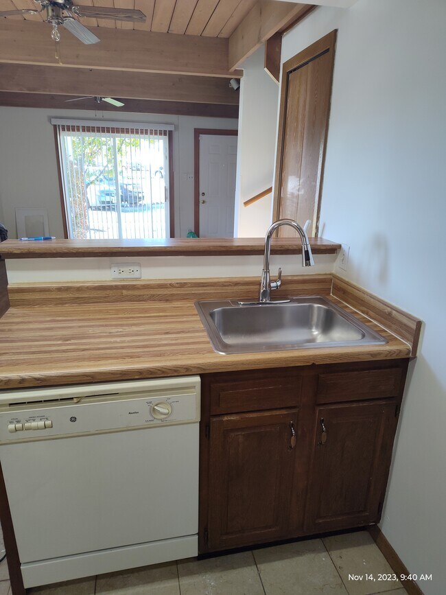 Building Photo - 434 Meadow Green Ln