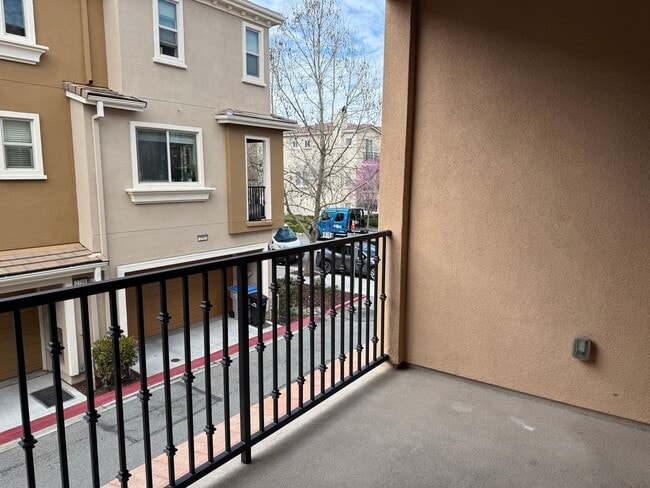 Building Photo - San Jose Comfort, Convenience and Location