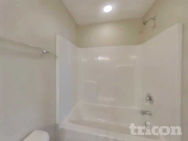 Building Photo - 214 Pilcher Dr