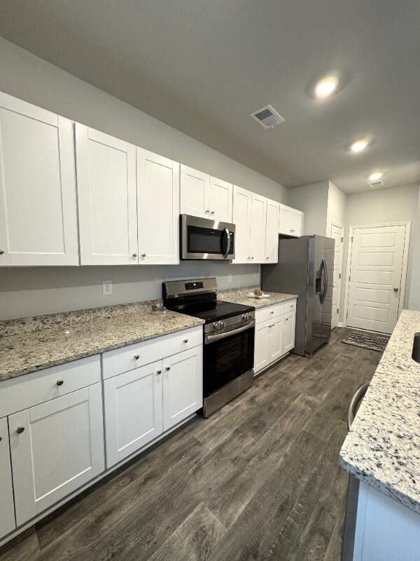 Building Photo - 145 Cypress Holw Dr