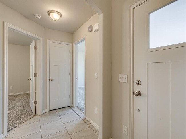 Building Photo - 631 Hackberry Ln